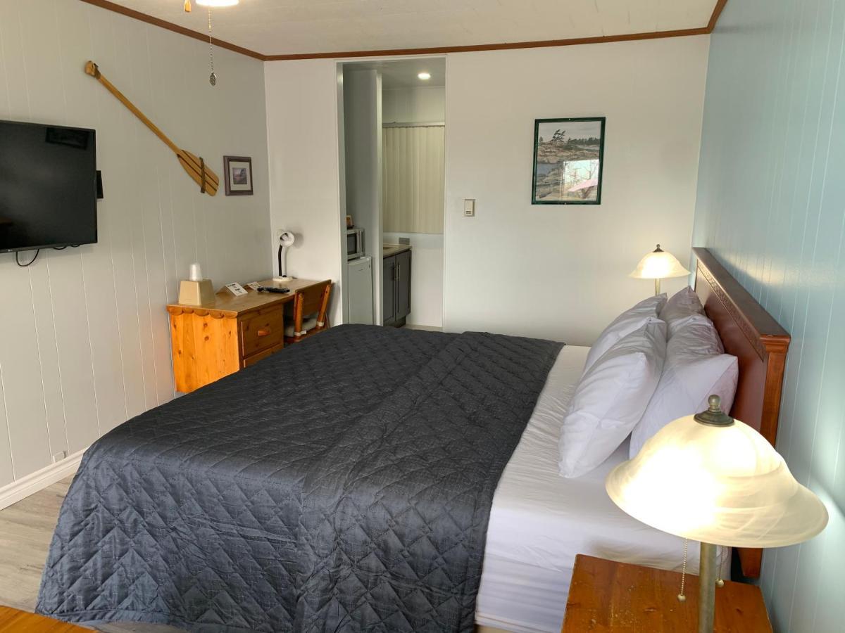 Town & Country Motel パリーサウンド エクステリア 写真
