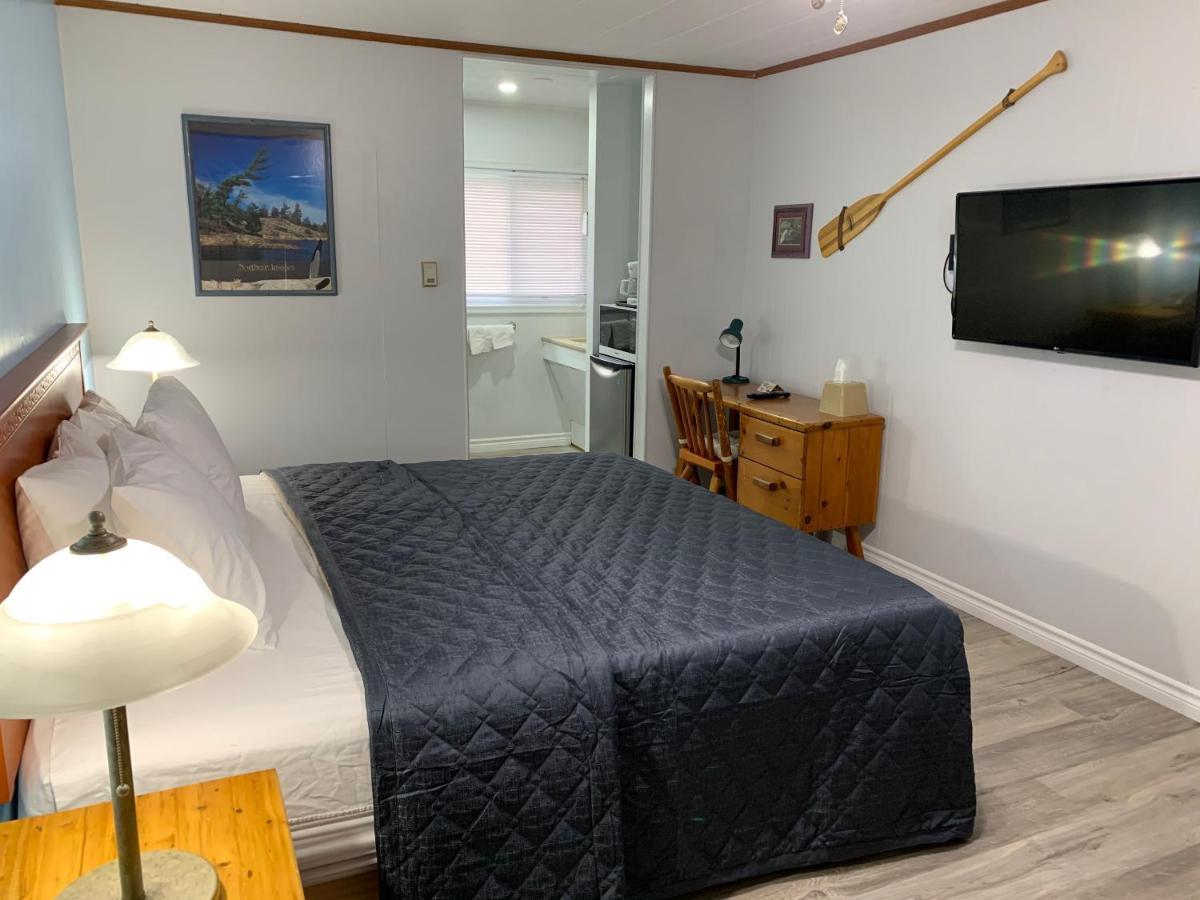 Town & Country Motel パリーサウンド エクステリア 写真