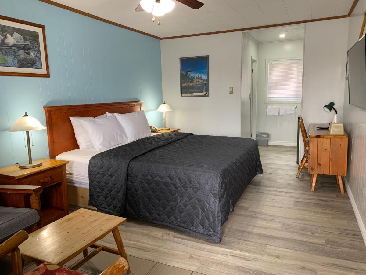Town & Country Motel パリーサウンド エクステリア 写真