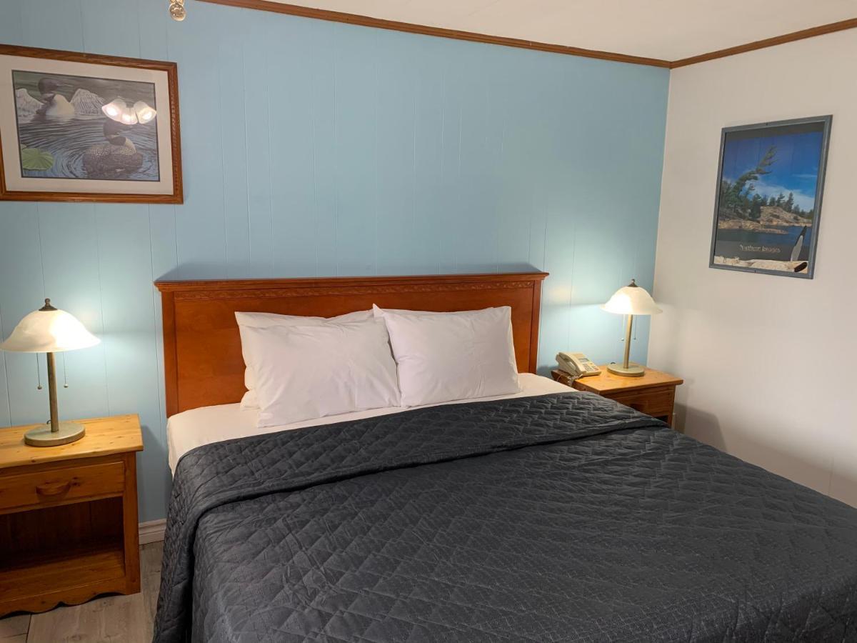 Town & Country Motel パリーサウンド エクステリア 写真
