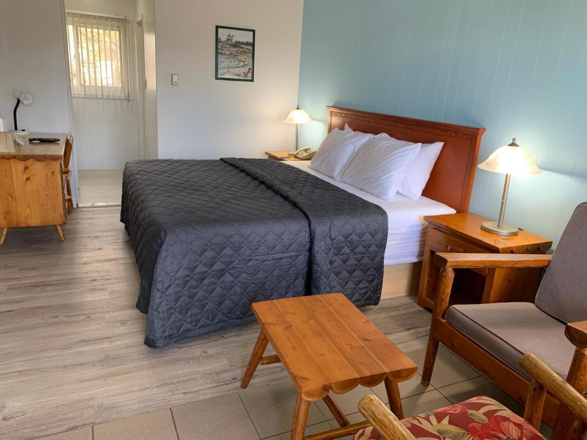 Town & Country Motel パリーサウンド エクステリア 写真
