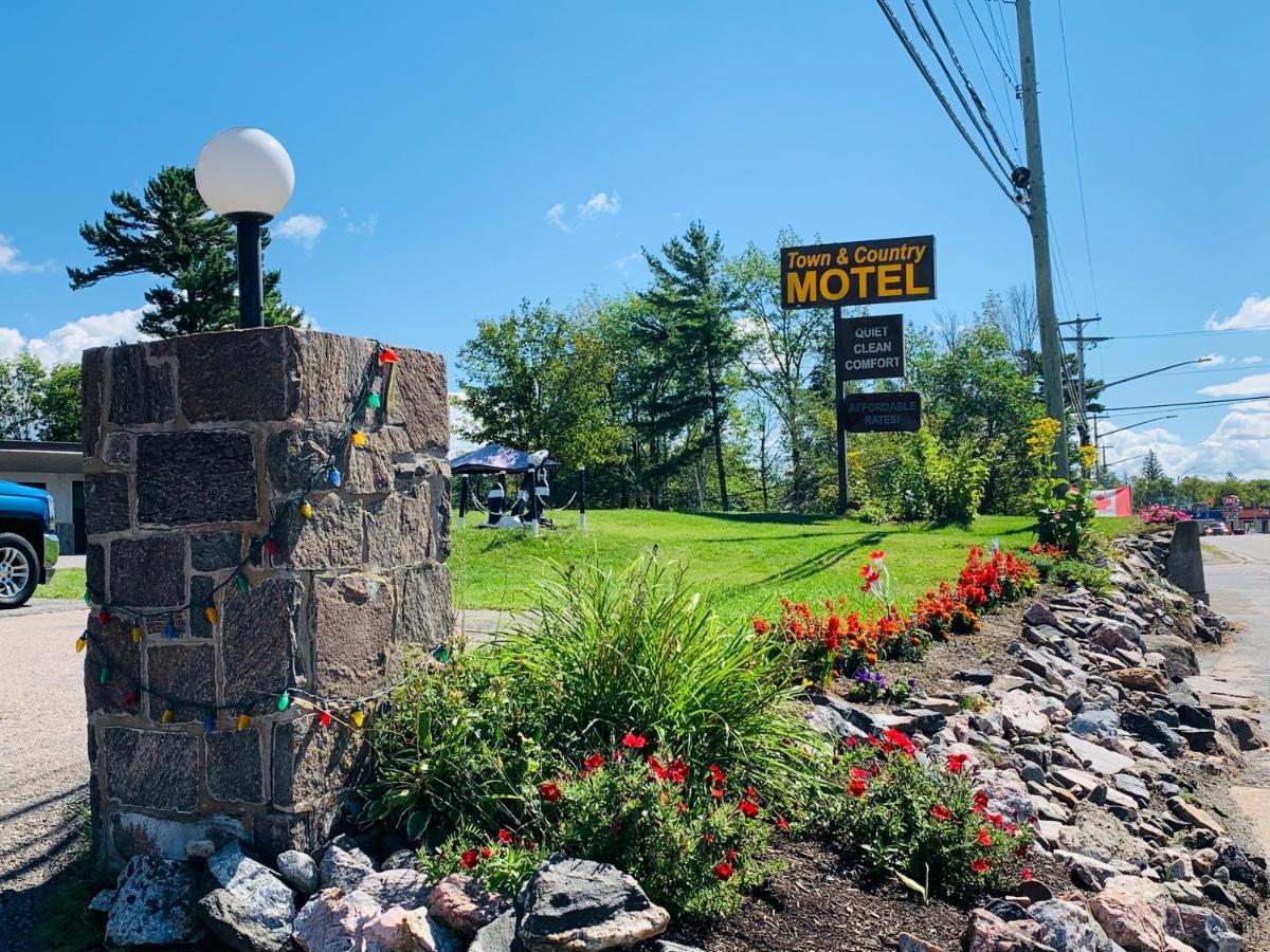 Town & Country Motel パリーサウンド エクステリア 写真