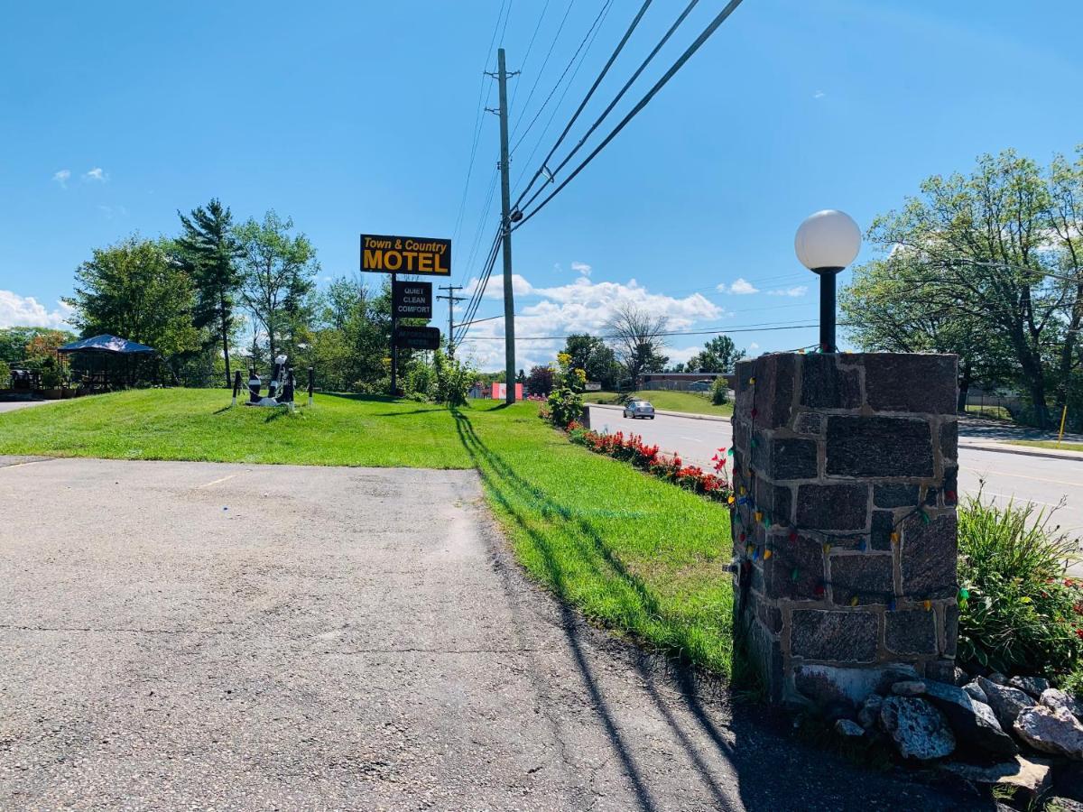 Town & Country Motel パリーサウンド エクステリア 写真