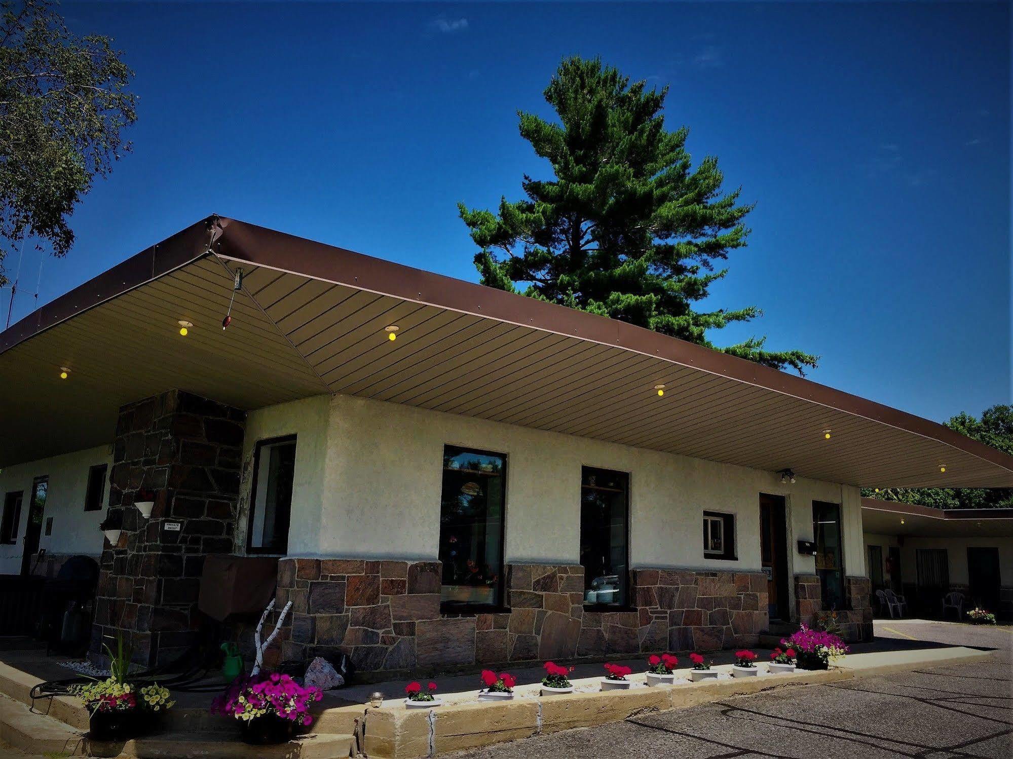 Town & Country Motel パリーサウンド エクステリア 写真