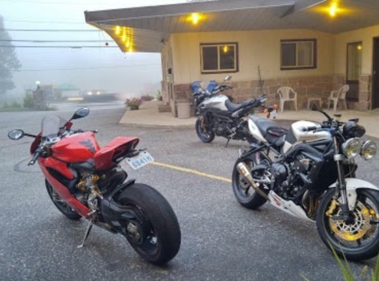 Town & Country Motel パリーサウンド エクステリア 写真